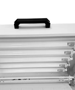 Внутренний вид блока УФ-экспонирования AP-200W, оснащенного несколькими флуоресцентными УФ-лампами Philips. Эти долговечные лампы обеспечивают равномерное ультрафиолетовое излучение для эффективного экспонирования фотополимерных пластин.