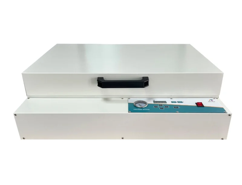 Unité d'exposition aux UV AP-200W pour la tampographie, présentée fermée avec le vacuomètre et le panneau de commande visibles.